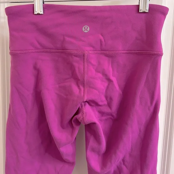 Reversible Lululemon wunder under purple and black leggings